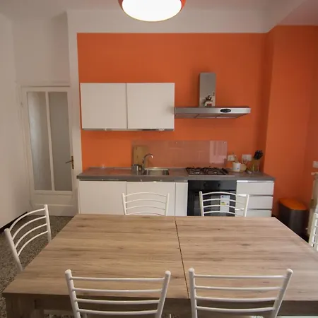 Ampio e comodo appartamento nel centro città Appartement Varazze