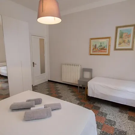 Ampio e comodo appartamento nel centro città Appartement Varazze